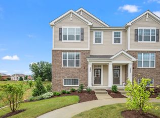 250 Timberleaf Cir, Roselle, IL 60172