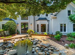 2865 Stoneglen Close, Roswell, GA 30076
