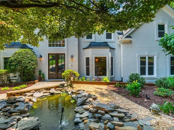 2865 Stoneglen Close, Roswell, GA 30076