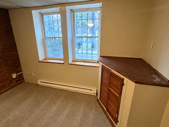 4th image of 157 Lark St