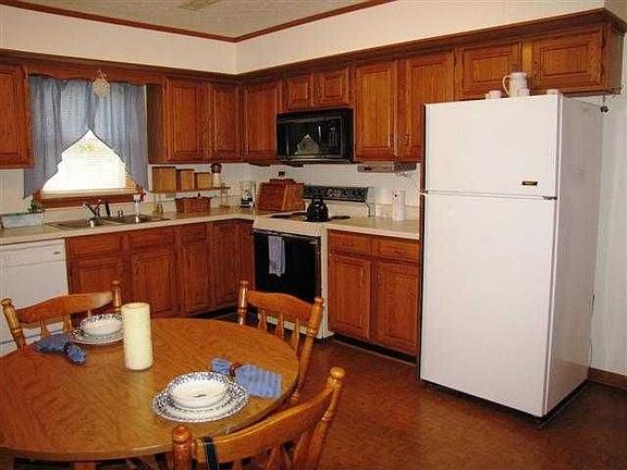 Eat-in Kitchen