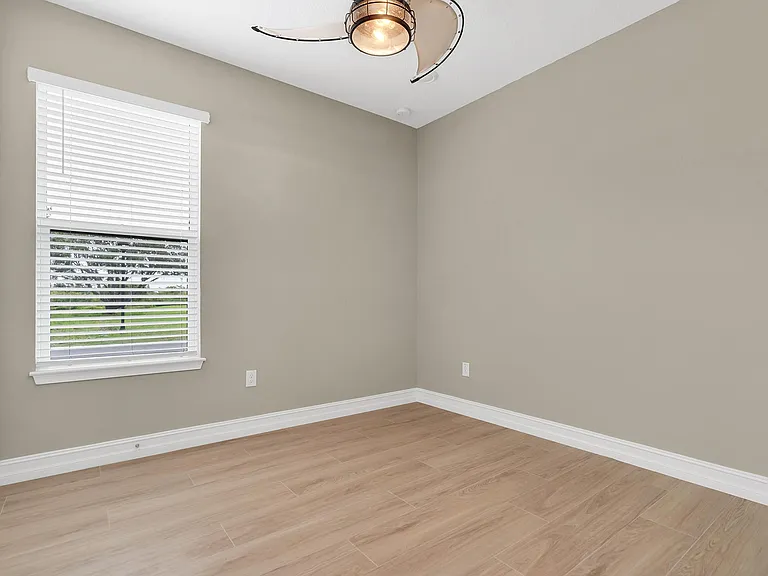 2217 6th St E — Photo 15