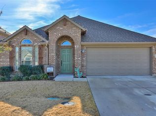 1806 Silver Oaks Dr, Gainesville, TX 76240