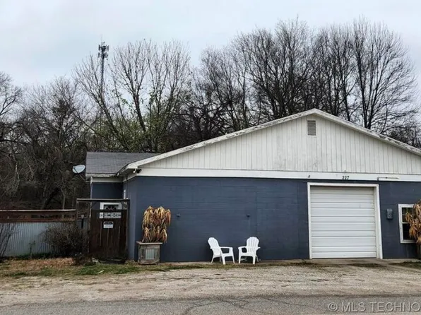 277 E Main St, Vinita, OK 74301