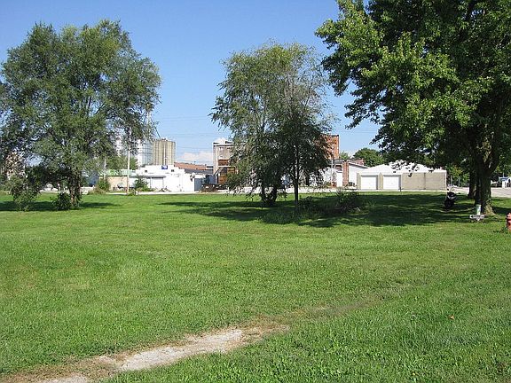 4th image of S Eaton St