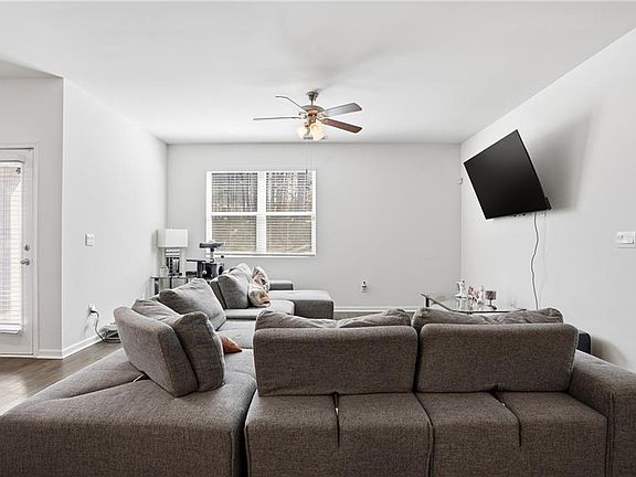 5th image of 1053 Mackets Ct SE
