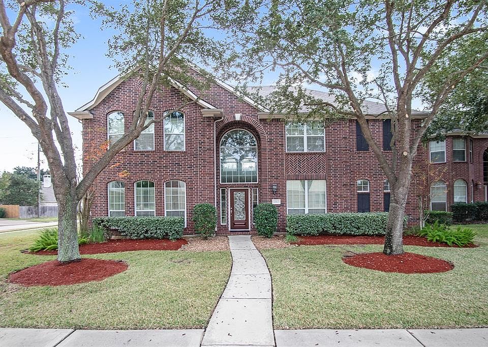 Welcome to 11803 Gray Forest Trail