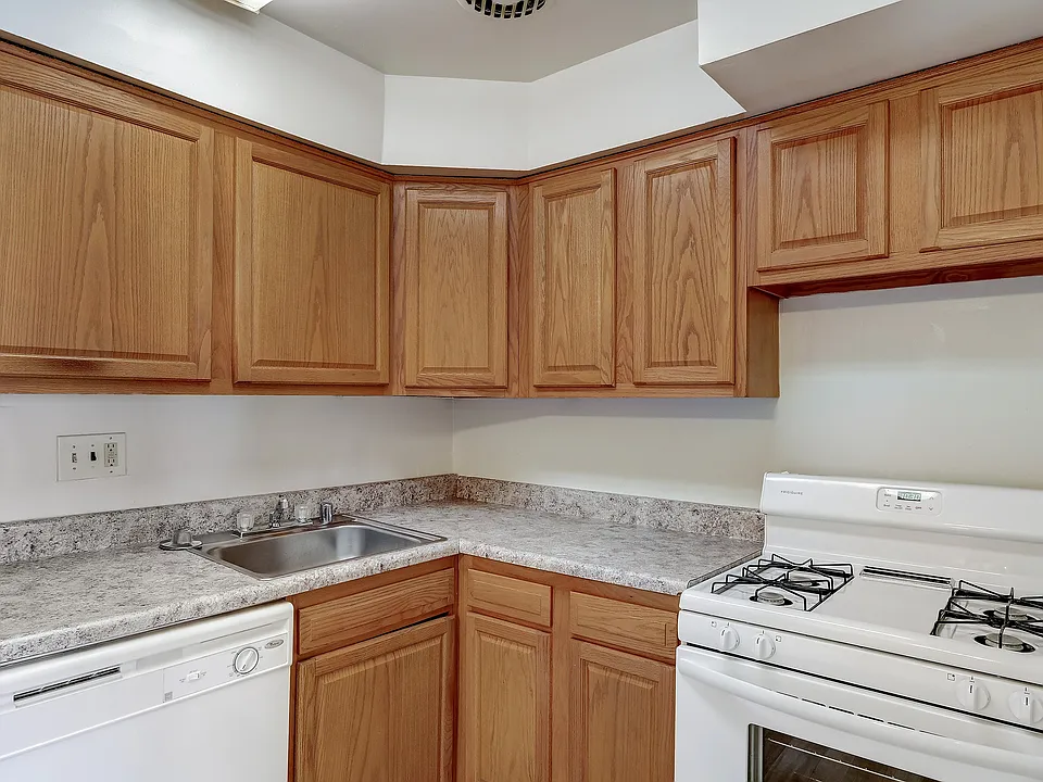 10-Warren Park Dr-010