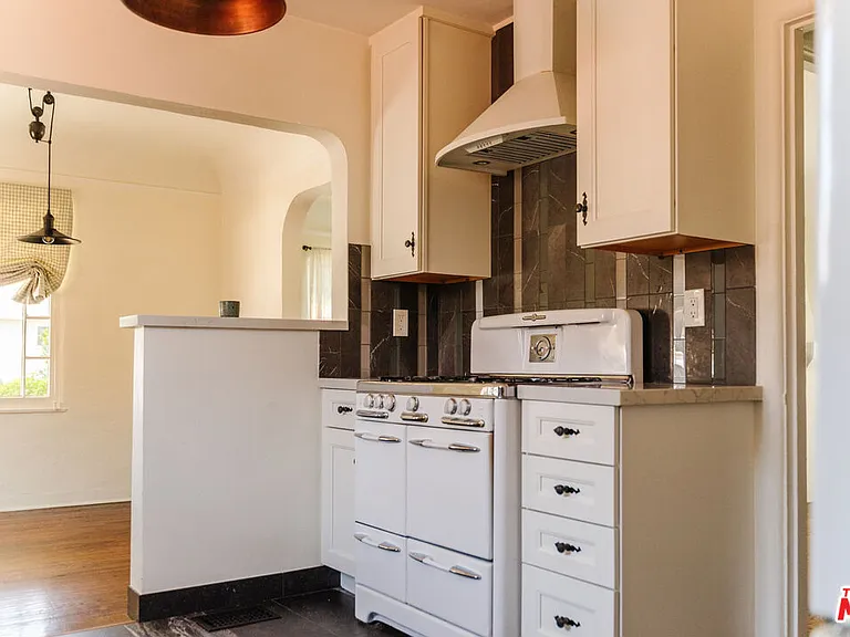 2735 Clyde Ave — Photo 13