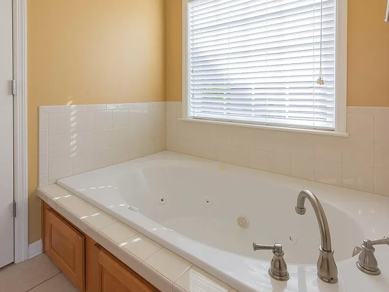 6811 Neville Dr — Photo 9