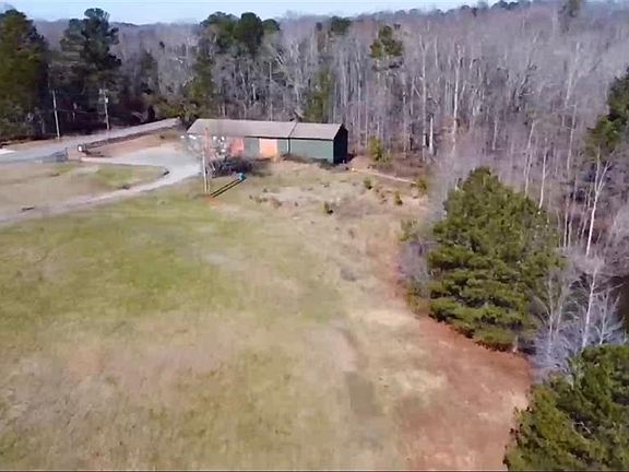 4th image of 830 Arnold Mill Rd