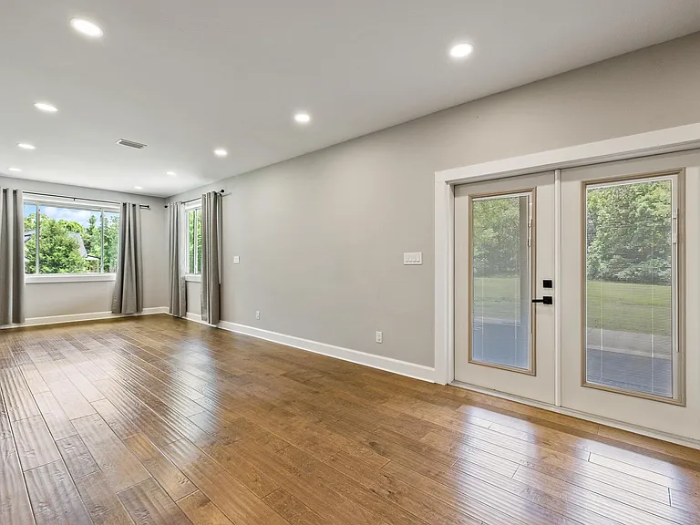 6121 Red Bud Ln — Photo 13