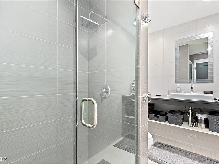 3425 SE 4th Ave — Photo 44