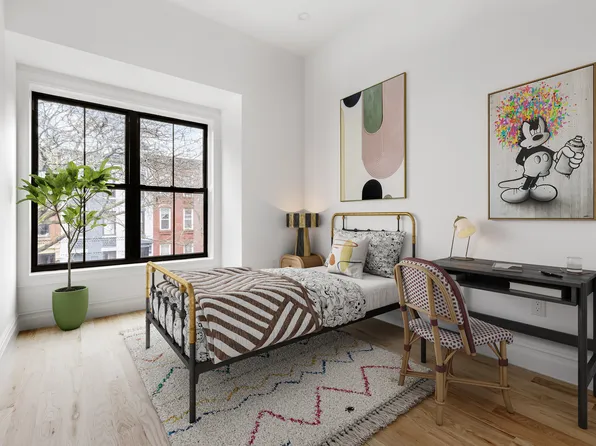 1044 Jefferson Avenue image 10 of 13