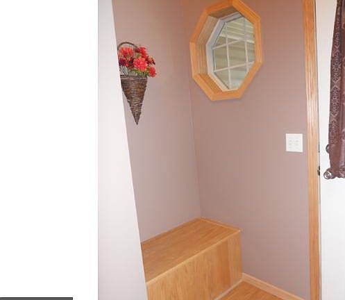 4th image of 907 Independence Dr