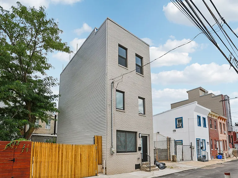 2225 N Waterloo St — Photo 22