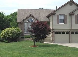 1905 Brent Ln, Greenwood, MO 64034
