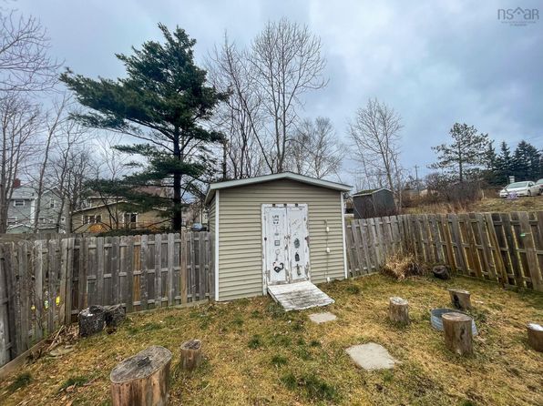 20 Thomas St, Cape Breton, NS B1S 2R3