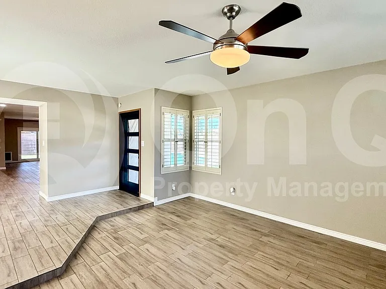 827 N 86th Way — Photo 11