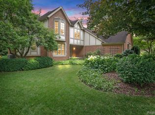1745 Pinoak Ct, Troy, MI 48098