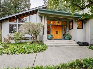 10720 Derrick Rd, North Saanich, BC V8L5M8