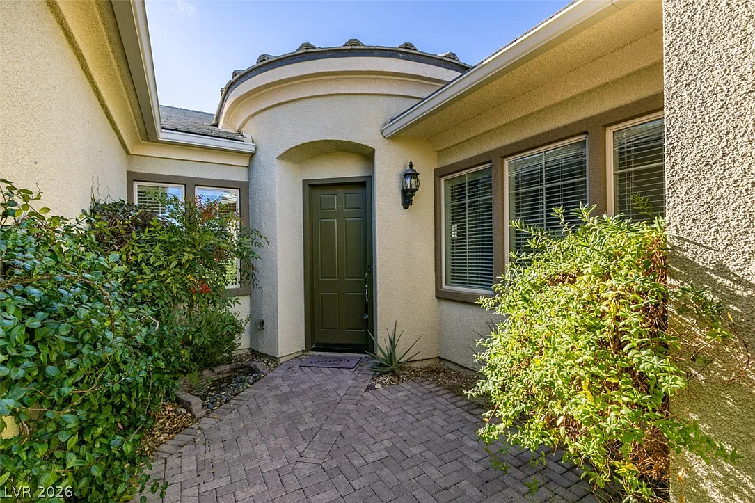 4 bed, 3.0 bath, 2835 sqft, $3,120 — Photo 3