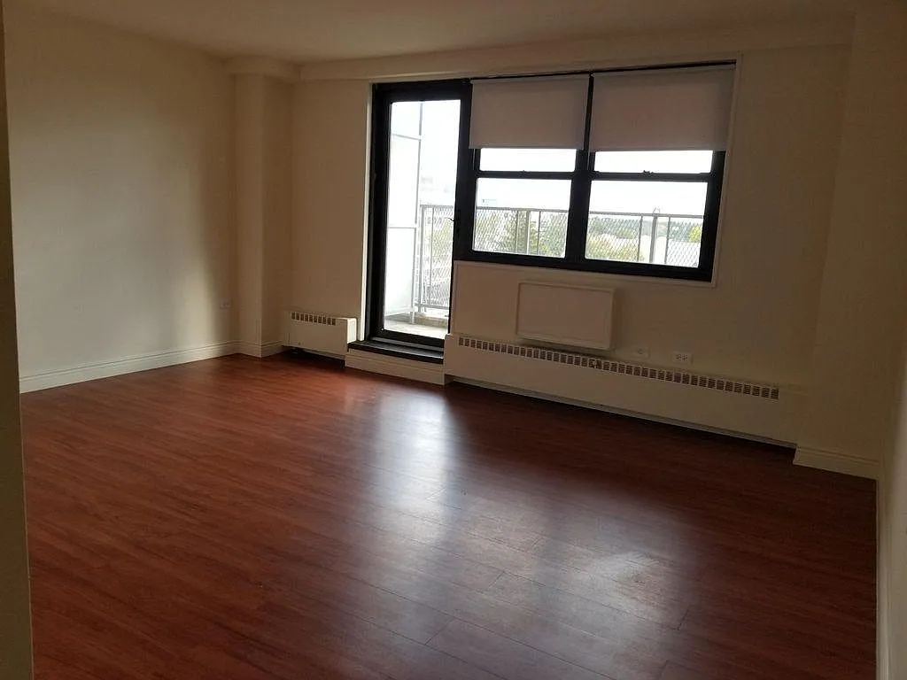 Building Photo - 80 Guion Pl