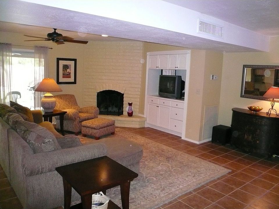Great Room w/fireplace 