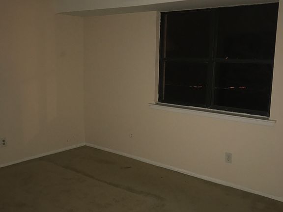 5th image of 534 Governor Cir
