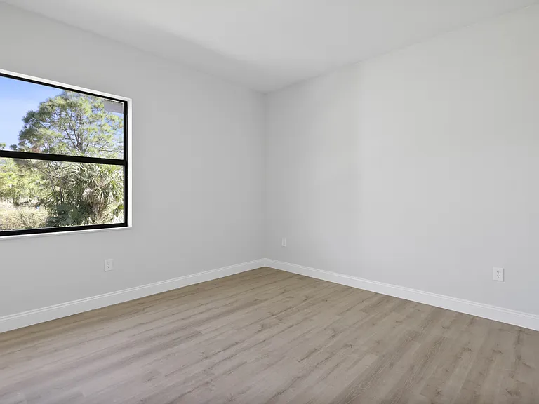 862 Charles Sise St E — Photo 23