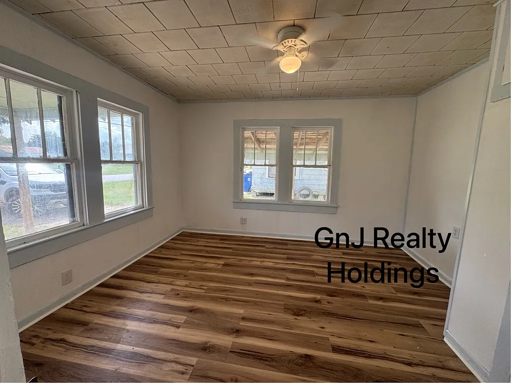 2BR 1 Bath Single-Family Home Crowley, Louisiana — Photo 4