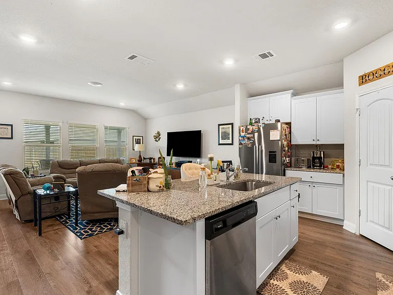 1444 Acorn Wood — Photo 4
