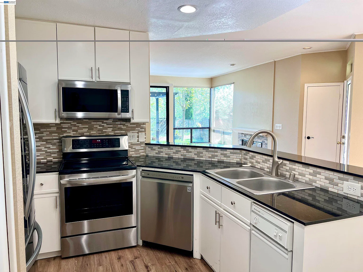 2 bed, 1135 sqft, $3,600 — Photo 3