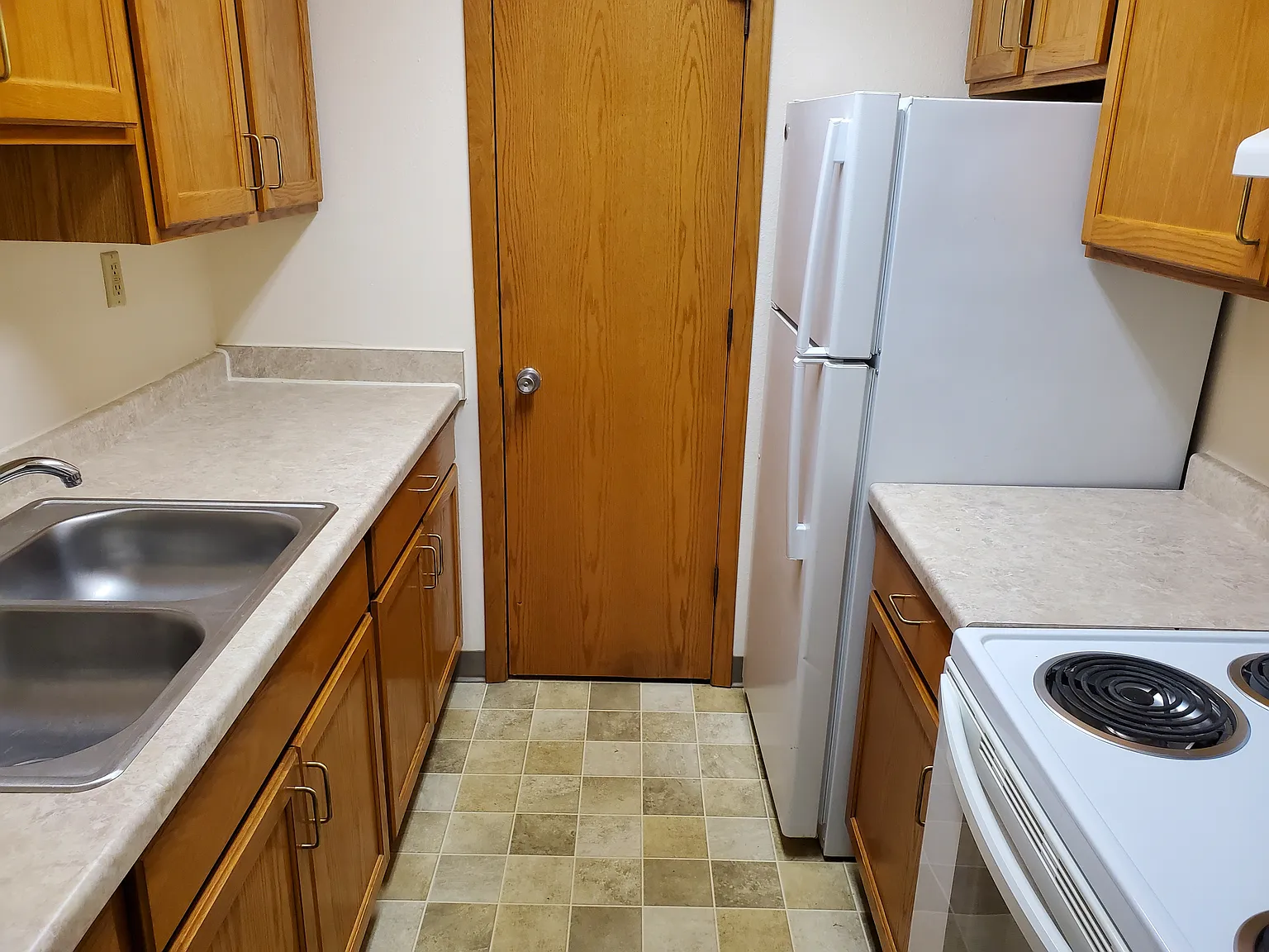 Valley Crest Apartments — Photo 3