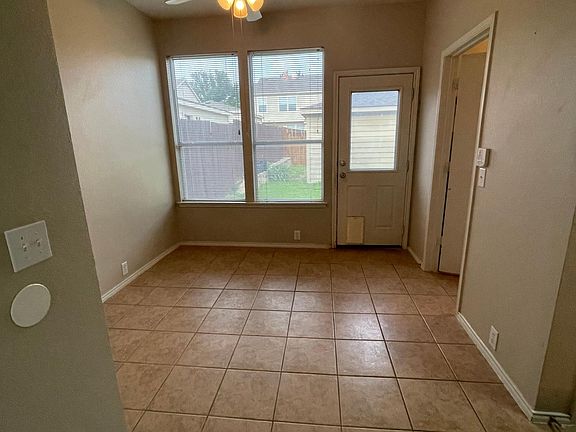 4th image of 10600 Traymore Dr
