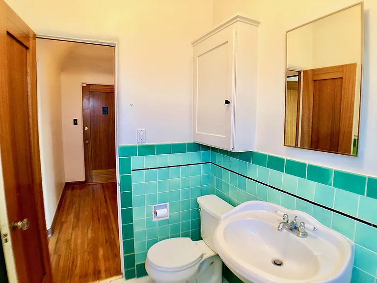 1352 W 10th St #3 — Photo 18