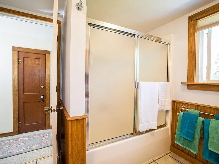 304 Skyles Pl — Photo 8