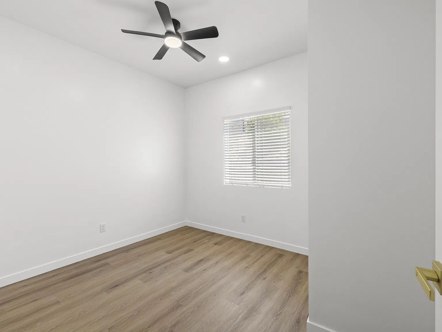 5431-35 Mary Lane Drive - 5435 - Unit 1 — Photo 3