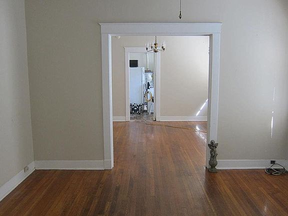 3rd image of 2314 Audubon St