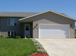 412 N 9th St, Goodhue, MN 55027