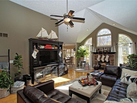 4th image of 338 Nicole Ln