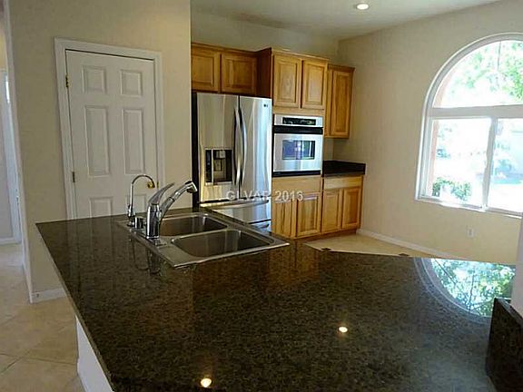 4th image of 10474 Pioneer Park Ave