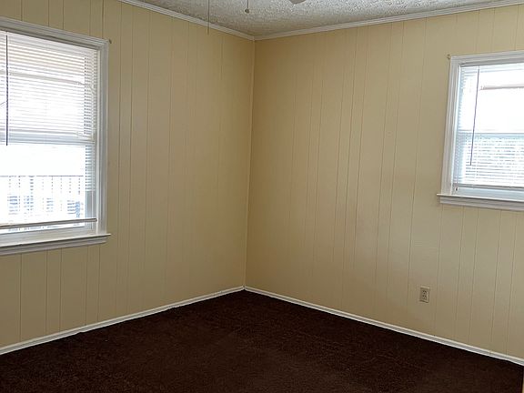 4th image of 333 Freeman Ave #16