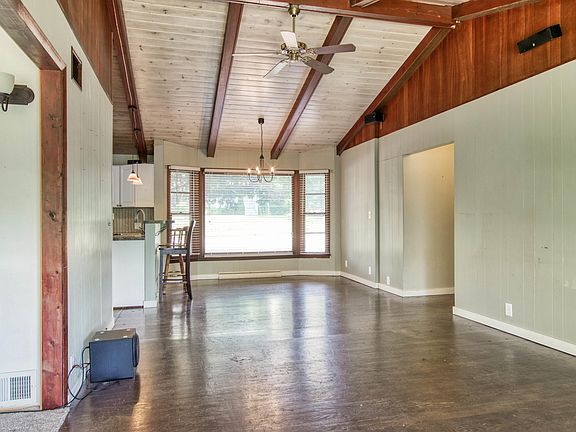 5th image of 2442 Leonard St NE