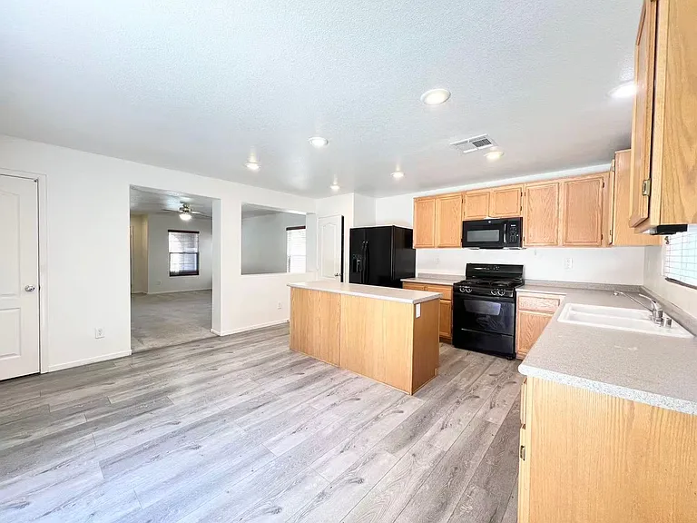 11143 Ranch Valley St — Photo 7