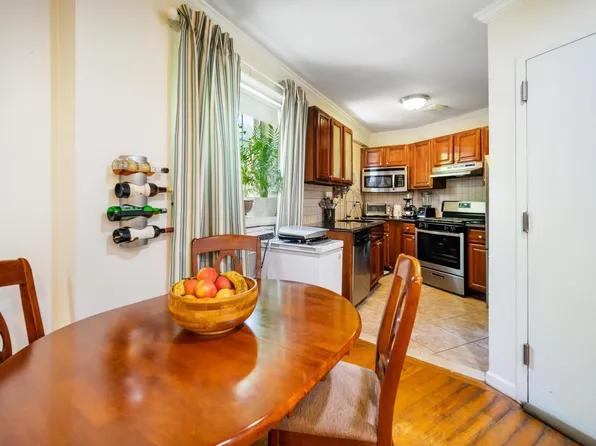 852 Home Street image 6 of 22