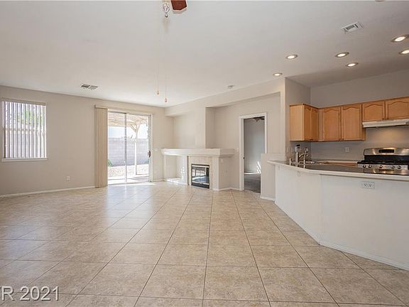 3rd image of 1029 Country Skies Ave