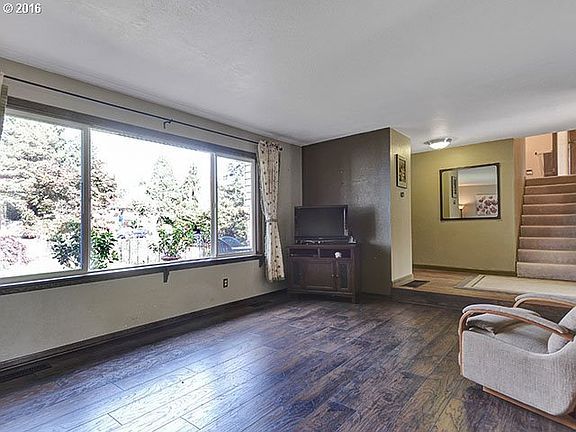 4th image of 126 NE 20th Dr