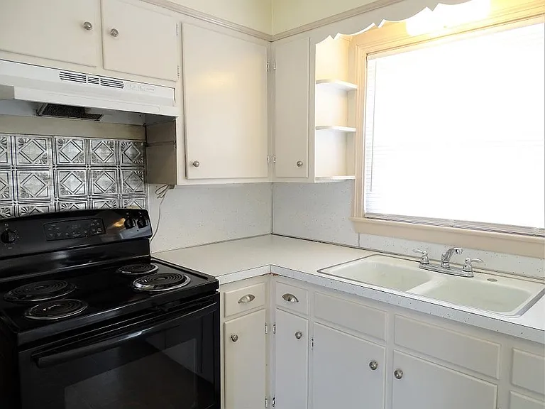 8 S Farmersville Rd — Photo 8
