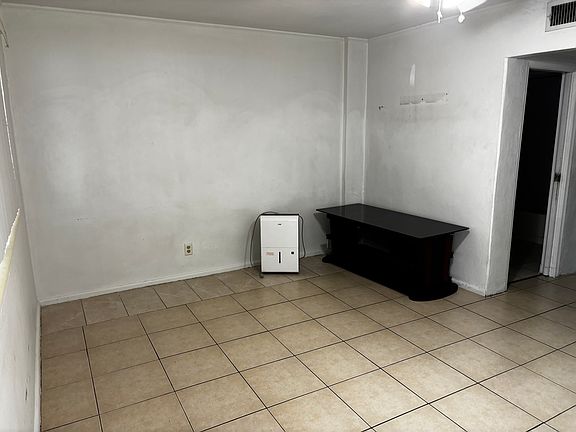 3rd image of 1428 W Arctic St #1430